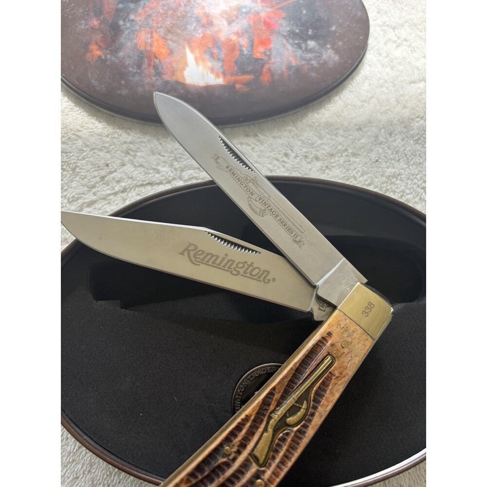 Remington Vintage Series Pocket Knife Beautiful Buck Tin 338-brownish -NIB - Picture 5 of 6